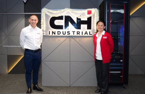 ep marc kermisch director de informacion y publicidad de cnh industrial y chun woytera presidenta de