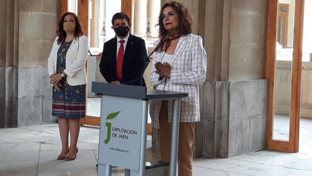 ep maria jesus montero junto a francisco reyes y catalina madueno