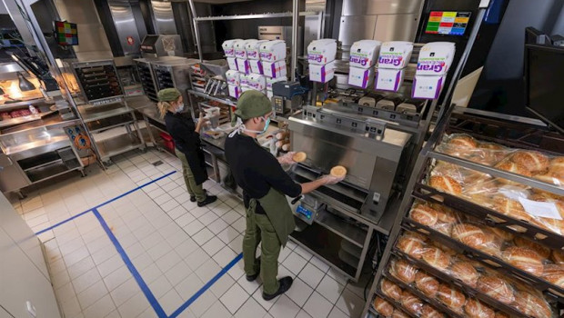 ep mcdonalds comienza a implementar su protocolo entono seguro en sus mas de 500 restaurantes en