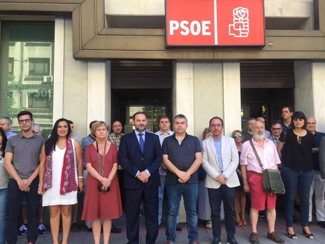 Minuto de silencio en Ferraz por Miguel Angel Blanco | PSOE ep minutosilencioferrazmiguel angel blanco