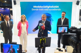 ep sanz ha informado durante su visita junto con carolina espana al estand de la junta de andalucia