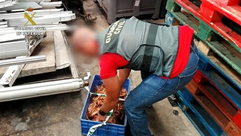 Un agente de la Guardia Civil recupera parte del cobre robado | GUARDIA CIVIL ep un agentela guardia civil recupera partecobre robado