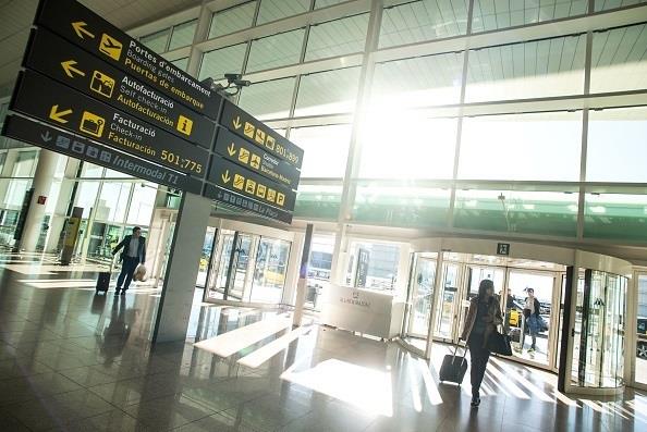 Viajera en aeropuerto de España | EUROPA PRESS ep viajeraaeropuertoespana