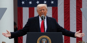 le president americain trump prononce un discours a la maison blanche 