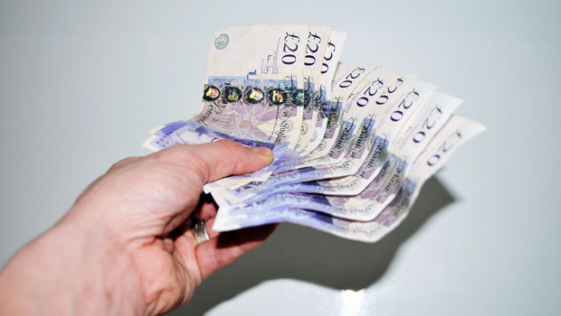 Sharecast / PublicDomainPictures via Pixabay dl money cash great british pounds sterling gbp finance spending consumer footfall retail bills gas energy pb