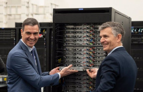 ep archivo   el presidente del gobierno pedro sanchez y el director de operaciones del barcelona