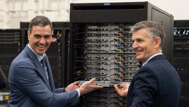 ep archivo   el presidente del gobierno pedro sanchez y el director de operaciones del barcelona