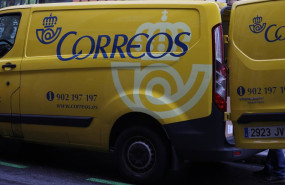 ep archivo   furgoneta de correos al inicio del segundo mes del estado de alarma y despues de que la