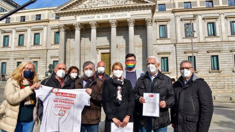 ep archivo   la plataforma asjubi40 que agrupa a pensionistas afectados por el recorte de su pension