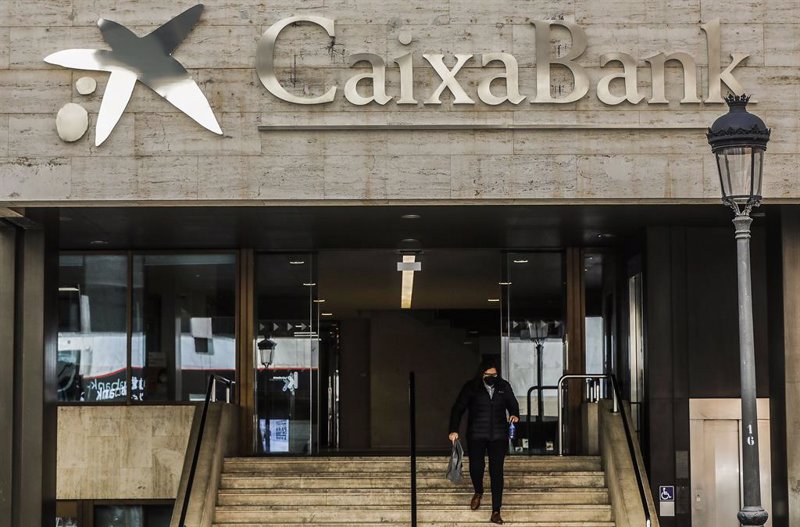 CaixaBank se abre a reducir el número de despidos y la redistribución territorial
