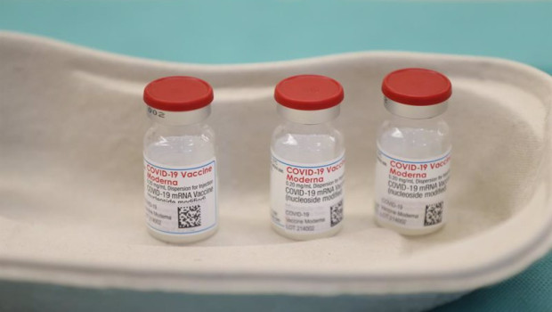 ep archivo   recipientes preparados para la vacuna de moderna
