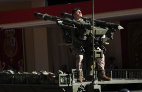 ep archivo   un militar en un tanque del ejercito de tierra