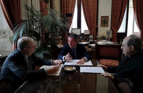 ep arzobispo alcalde y presidente de las cofradias de sevilla en reunion este sabado ep arzobispo alcalde y presidente de las cofradias de sevilla en reunion este sabado
