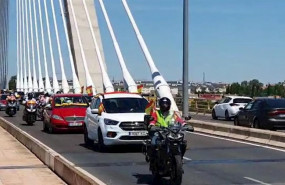 ep caravana devehiculos en badajoz contra el gobierno