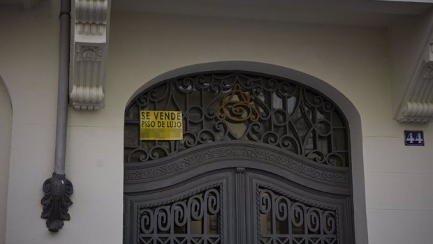 ep cartel de un piso de lujo en venta