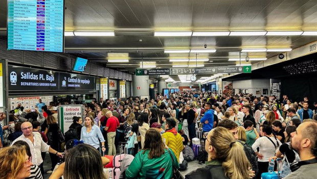 ep cientos de personas en la estacion de atocha a 19 de octubre de 2024 en madrid espana