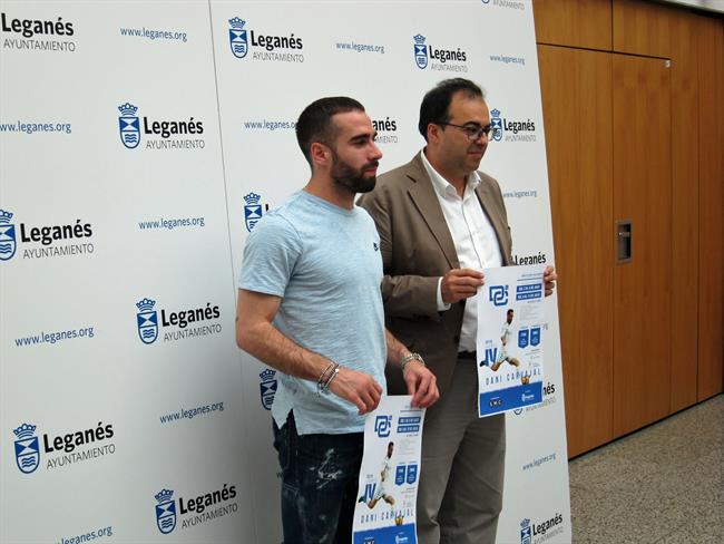 Dani Carvajal y el alcalde de Leganés Santiago Llorente | EUROPA PRESS ep dani carvajalalcaldeleganes santiago llorente