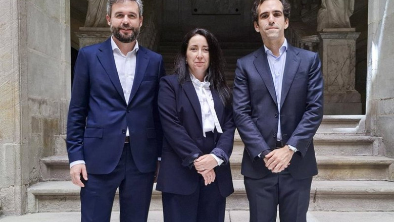 ep de izquierda a derecha antonio jose perez bravo laura subiranas socios de outsourcing y alvaro ep de izquierda a derecha antonio jose perez bravo laura subiranas socios de outsourcing y alvaro
