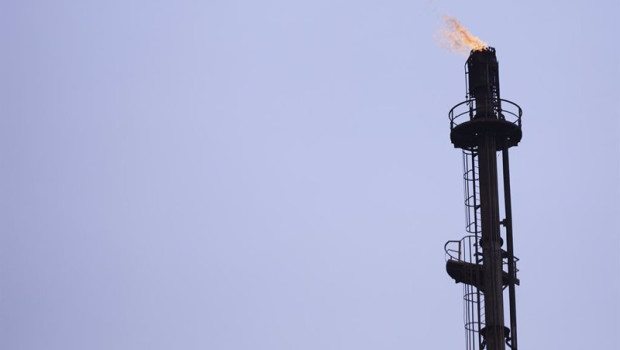 ep detalle de la chimenea durante la presentacion del proyecto de cepsa valle andaluz del hidrogeno