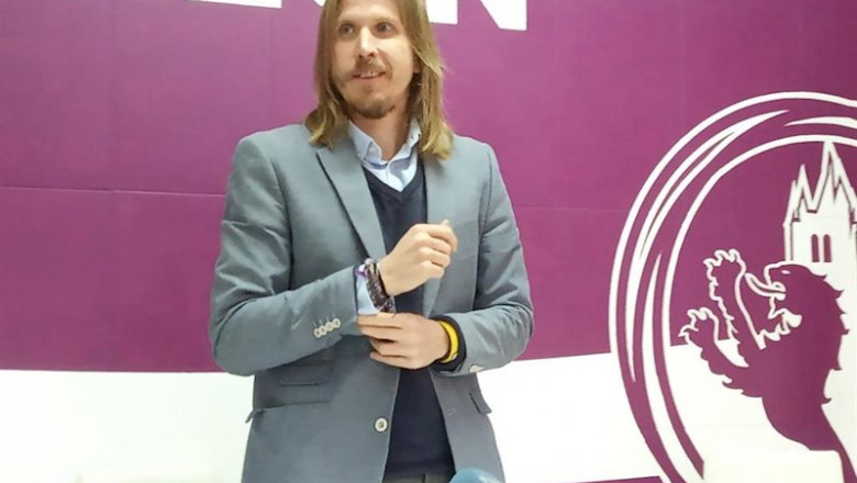 El secretario general de Podemos en Castilla y León, Pablo Fernández, en la sede de la formación en León. | EUROPA PRESS ep el secretario general de podemos en castilla y leon pablo fernandez en la sede de la formacion en