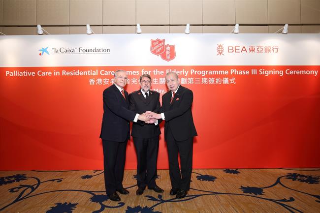 ep foto acuerdo hong kong programa enfermos avanzadosla caixa 2