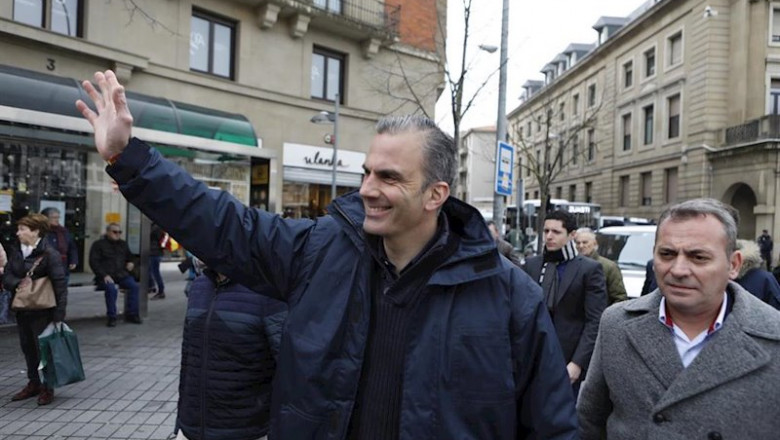 Javier Ortega Smith (Vox) asiste a la concentración protesta por el acuerdo para transferir a Navarra la competencia de tráfico convocada por JUSAPOL, JUCIL y JUPOL, en Pamplona. | David Domench - Europa Press ep javier ortega smith vox asiste a la concentracion protesta por el acuerdo para transferir a