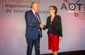 ep la decana-presidente del colegio oficial de ingenieros de telecomunicacion marta balenciaga y el