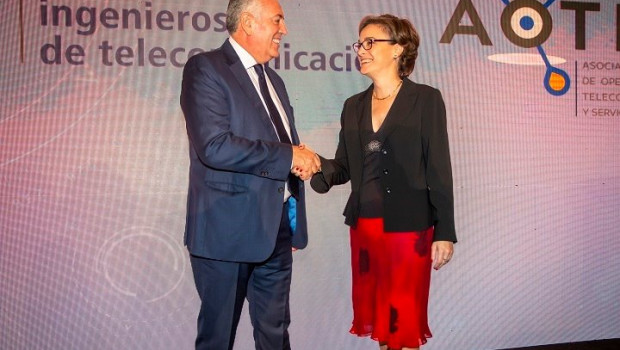 ep la decana-presidente del colegio oficial de ingenieros de telecomunicacion marta balenciaga y el