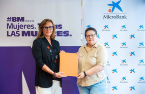 ep la directora general de microbank cristina gonzalez y la directora del instituto de las mujeres