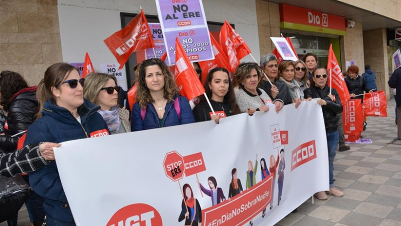 La plantilla del supermercado DIA en Albacete sale a la calle para exigir la par | CCOO ep la plantillasupermercado diaalbacete salela calleexigirpar