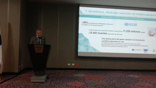 ep presidenteconsejo generalcolegios oficialesfarmaceuticosespana jesus aguilar duranteparticipacionxviii congreso nacionalciencias farmaceuticaspanama
