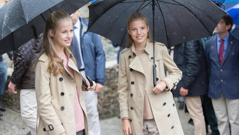 ep sus majestades los reyes don felipe y dona letizia acompanados por sus hijas la princesa dona