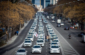 ep taxis parados durante una marcha pacifica convocada por la federacion profesional del taxi de