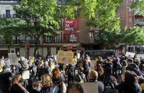 ep un grupo de personas perteneciente al sector de la estetica se concentran por la bajada del iva a