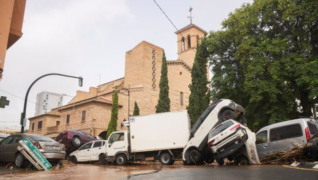 ep varios vehiculos accidentados por la dana en el barrio de la torre a 30 de octubre de 2024 en