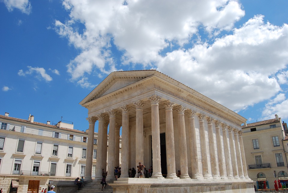 Nimes (Francia). | Pixabay nimes palacio justicia francia