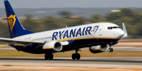 un avion boeing 737 de ryanair decolle de l aeroport de palma de majorque 