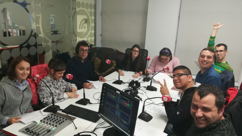 1571997023 taller de radio gigantes