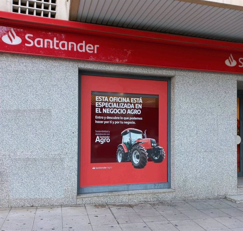 Santander firma un acuerdo con Orange para impulsar las ayudas del Kit Digital