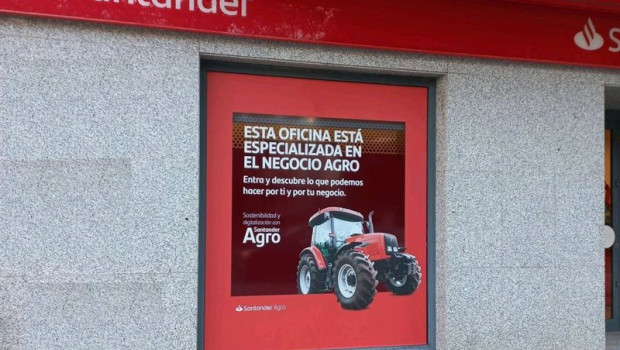 ep agricultura  santander remodela 14 oficinas en andalucia para reforzar su apoyo a agricultores y