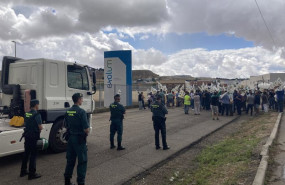 ep archivo   camion parado a su salida de la clh en santovenia de pisuerga por protestas de