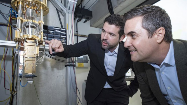 ep archivo   el consejero vasco de industria mikel jauregui durante su visita a la empresa quantum