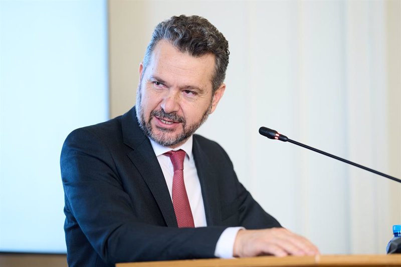 La CNMV ve conveniente que BBVA incluya en el folleto las sinergias de una OPA sobre Sabadell sin fusión