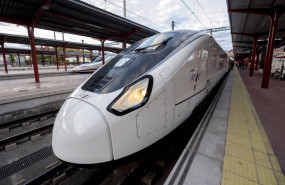 ep archivo   el tren de alta velocidad de la serie 106 en el anden de la estacion de chamartin clara