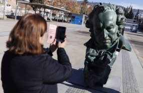 ep archivo   imagenes de las estatuas y la exposicion fotografica conmemorativa de los premios goya