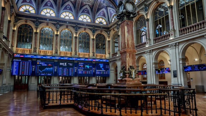 ep archivo paneles muestran los indices bursatiles en el interior del palacio de la bolsa en ep archivo paneles muestran los indices bursatiles en el interior del palacio de la bolsa en