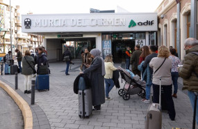 ep archivo   varios viajeros en la estacion de murcia el carmen