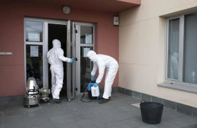 ep centro civico de feans en el que se realizan tareas de desinfeccion por foco de coronavirus