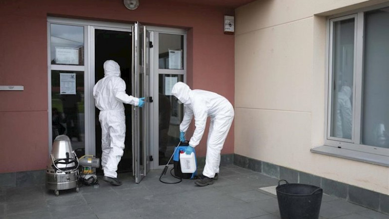 ep centro civico de feans en el que se realizan tareas de desinfeccion por foco de coronavirus