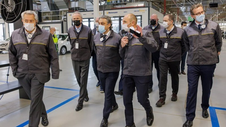 El consejero delegado del grupo Renault, Luca de Meo, en su visita a Flins | RENAULT ep el consejero delegado del grupo renault luca de meo en su visita a flins